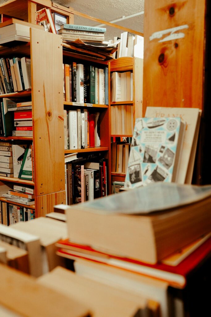 Librairie & Imprimerie à Marrakech Nour El Karam à Jardin Chrifia Marrakech - vitrine moderne avec livres et services d'impression